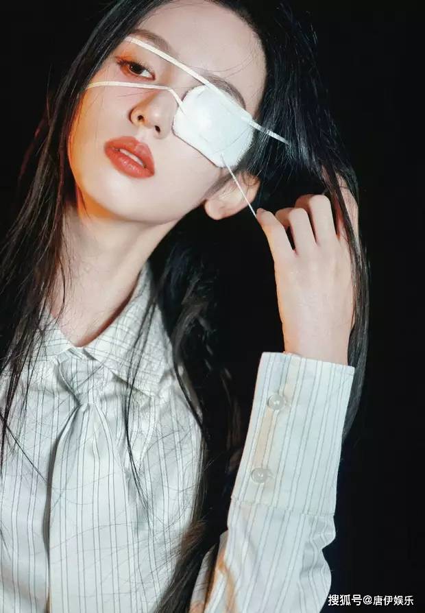 造型忧郁文艺眼神柔情故事感爆棚！尊龙凯时·中国网站周也晒新照眼罩