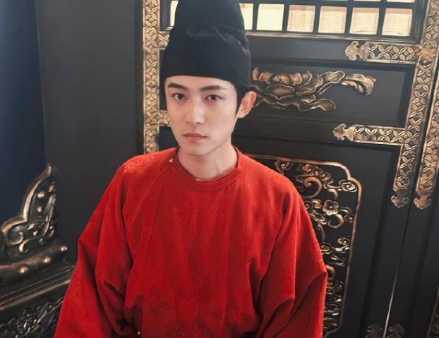 帅气摘掉后险些没认出来他反差感也太强了尊龙凯时app平台国色芳华：戴上眼罩(图5)
