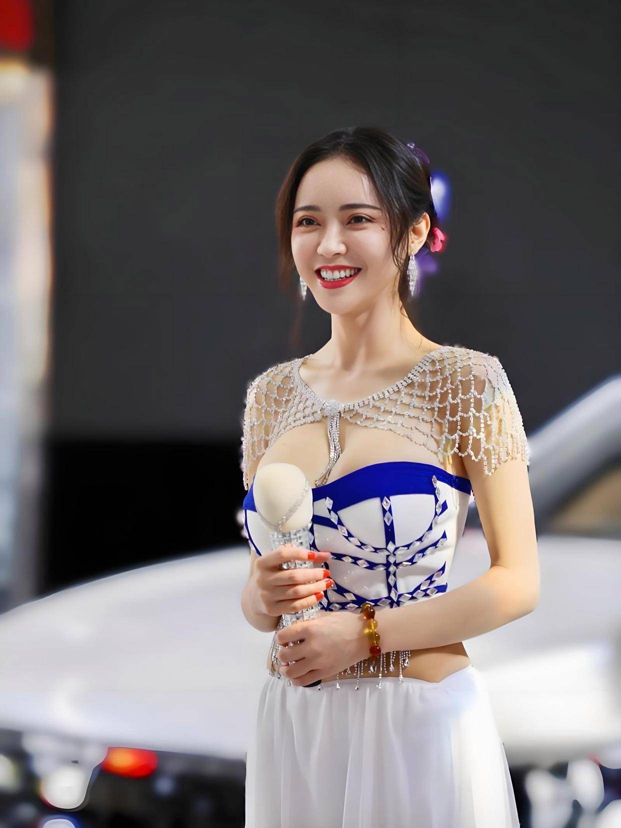 电影这魔鬼身材不愧是模特出身！凯时尊龙人